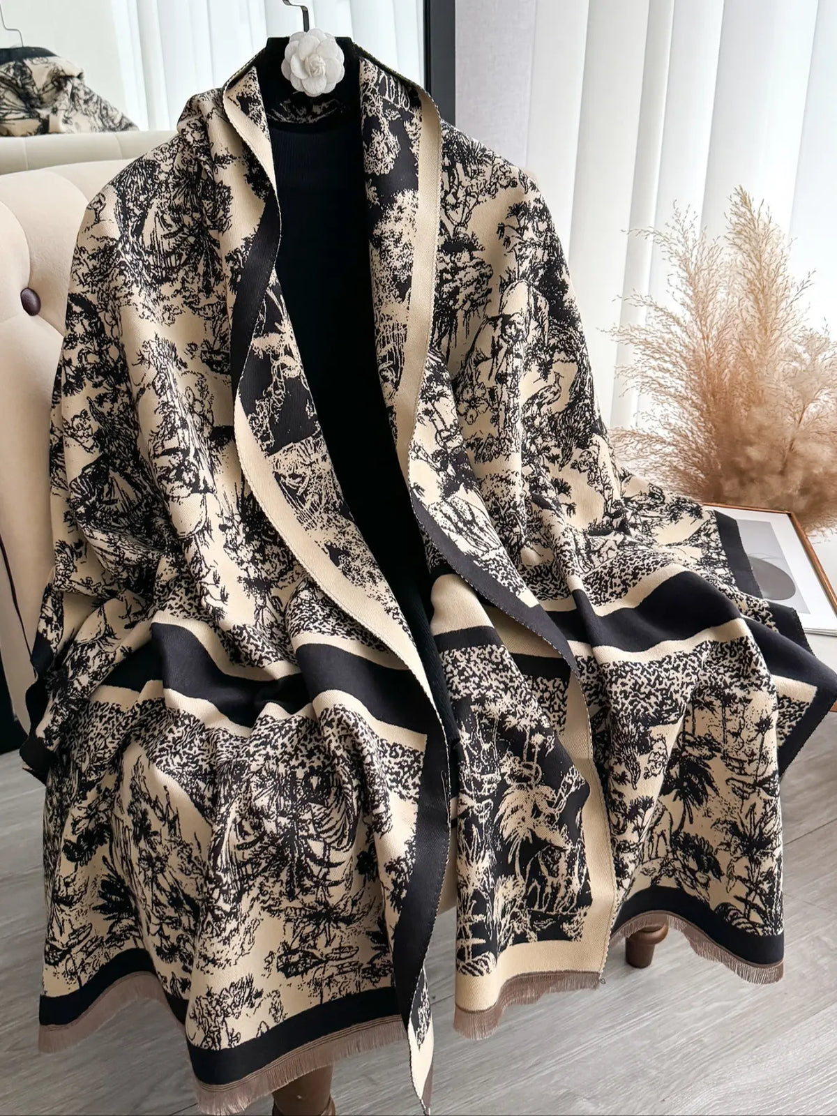 🌸🌸Women's Floral Pattern Raw Trim Shawl